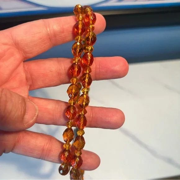 Elegant Amber Beaded Necklace - Picture 5 of 10